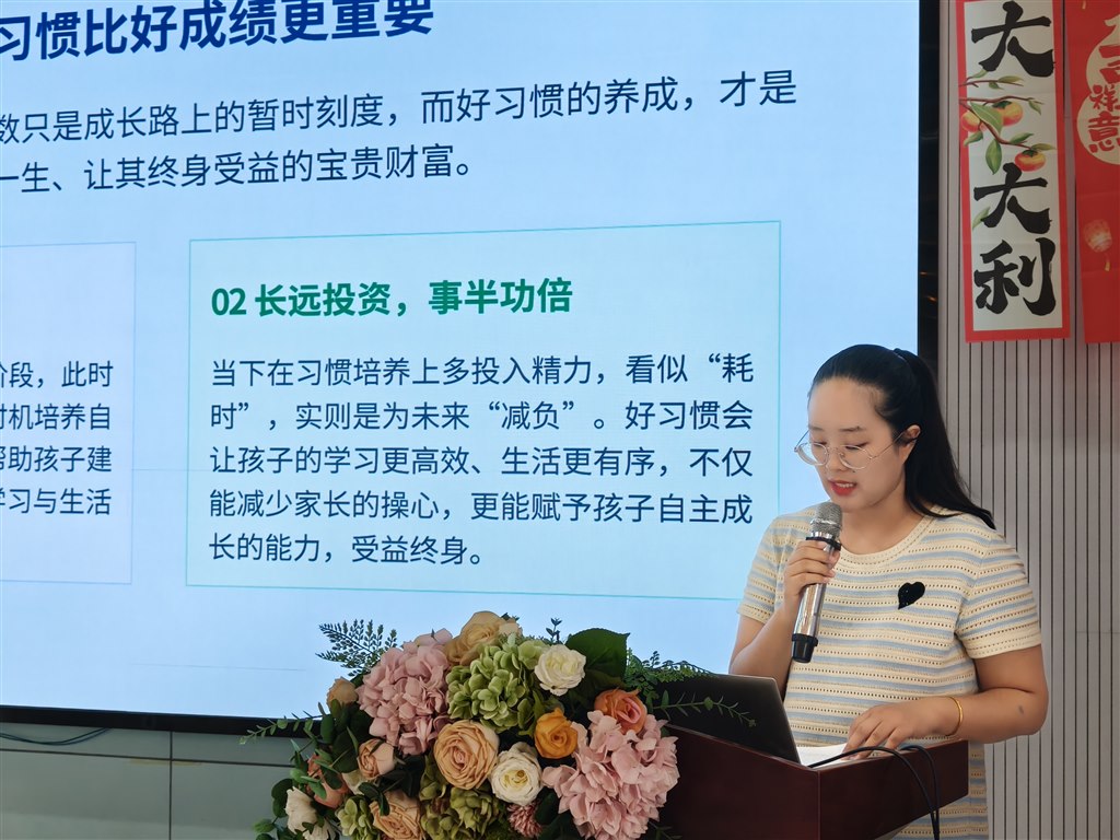 韦小露1.jpg