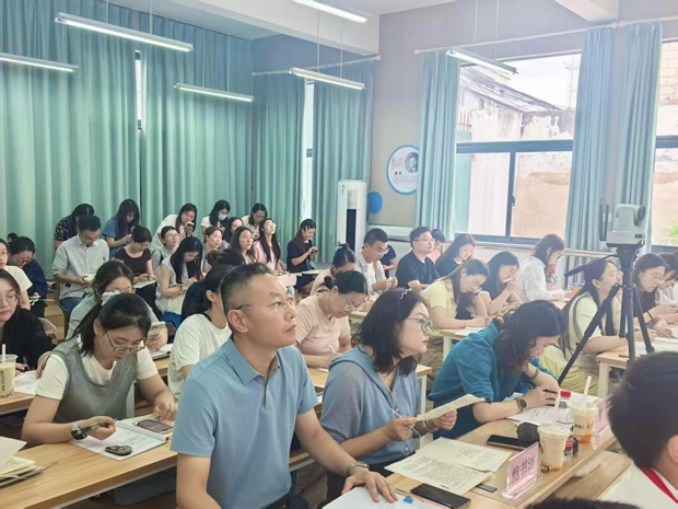专家评课2.jpg